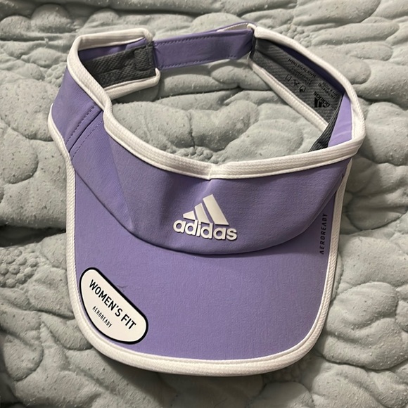 Nike Accessories - Nike visor- womens